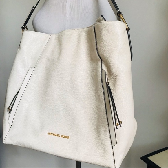 Michael Kors Creamwhite Leather
Shoulder Bag . - Picture 3 of 13